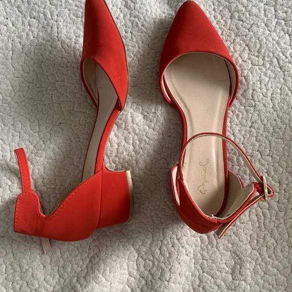Red Pointed Kitten Heels - Picture 2 of 3
